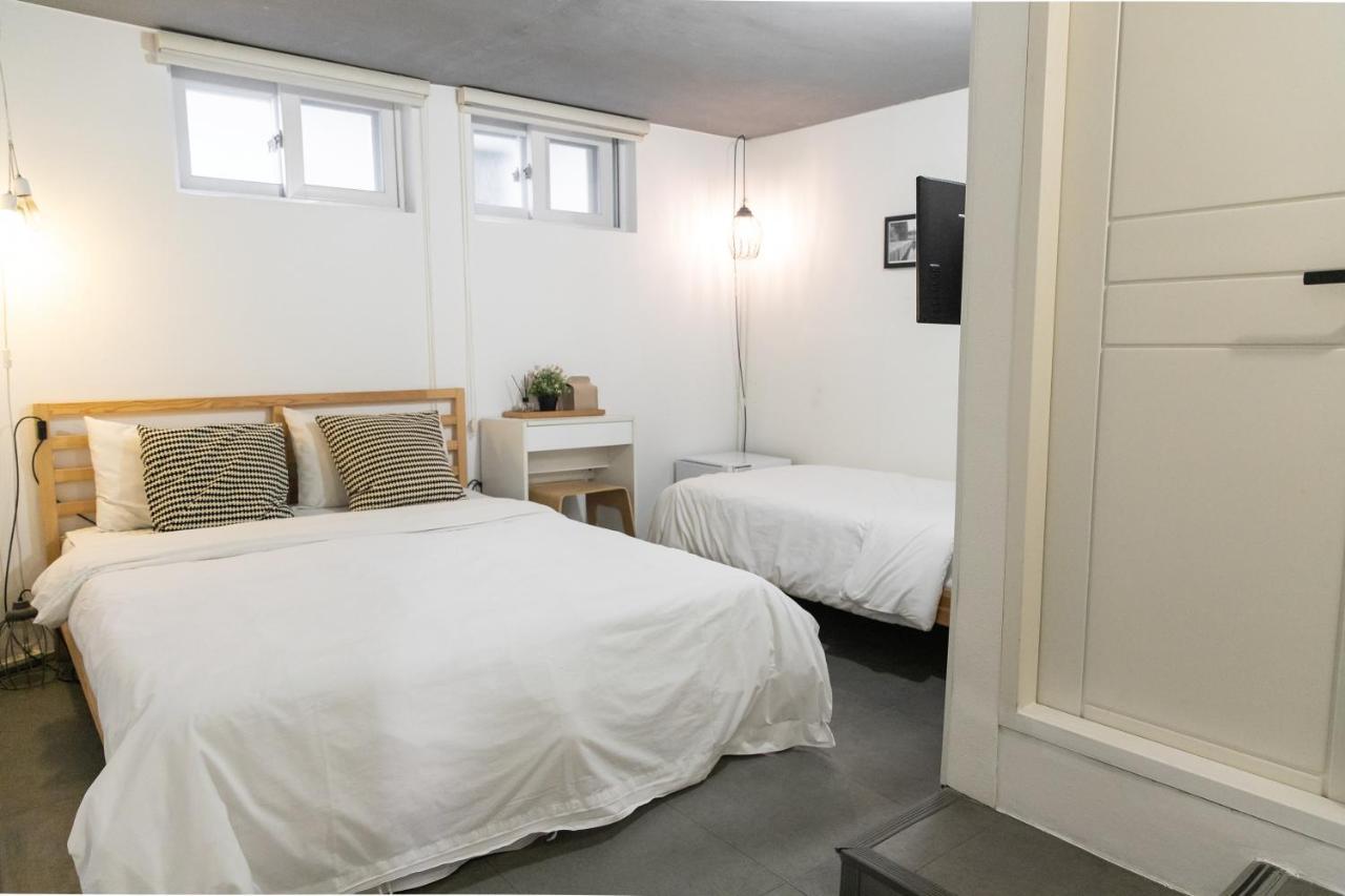 Queen House Hongdae Сеул Экстерьер фото